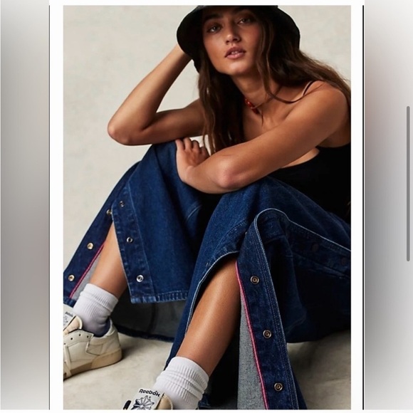 New! We the free- Time Warp Wide Leg Jeans Buttons TO THE SIDE 👖 Sz 26 NWT - Picture 3 of 7